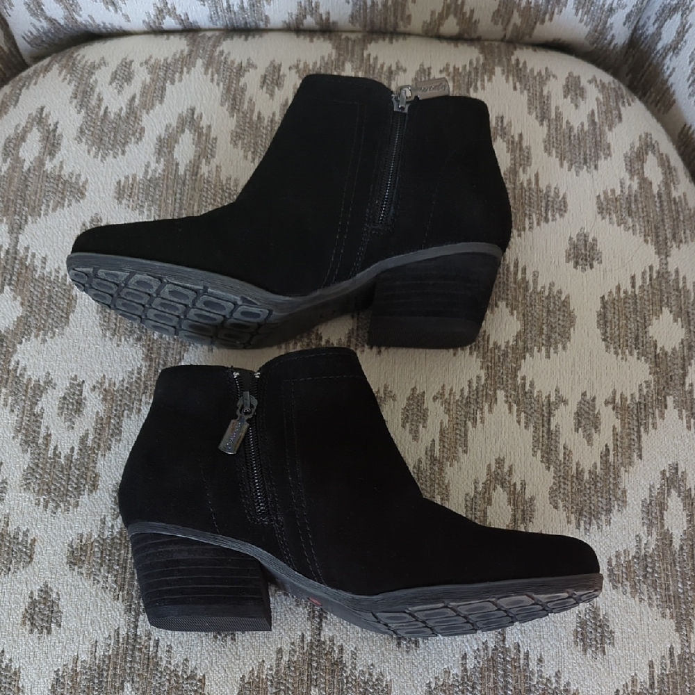 LAST CHANCE BEFORE DONTATION! Blondo Black Textured Ankle Boots with Chunky Heel